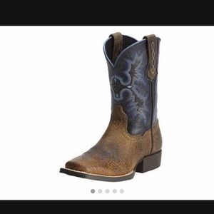 NWT youth Ariat  boots
